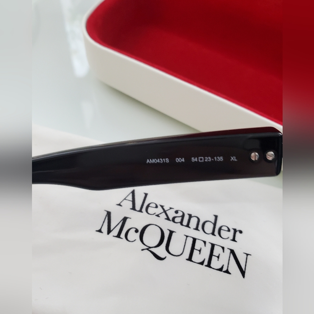 Alexander McQueen Black Sunglasses 100% Authentic Like New - Picture 6 of 10